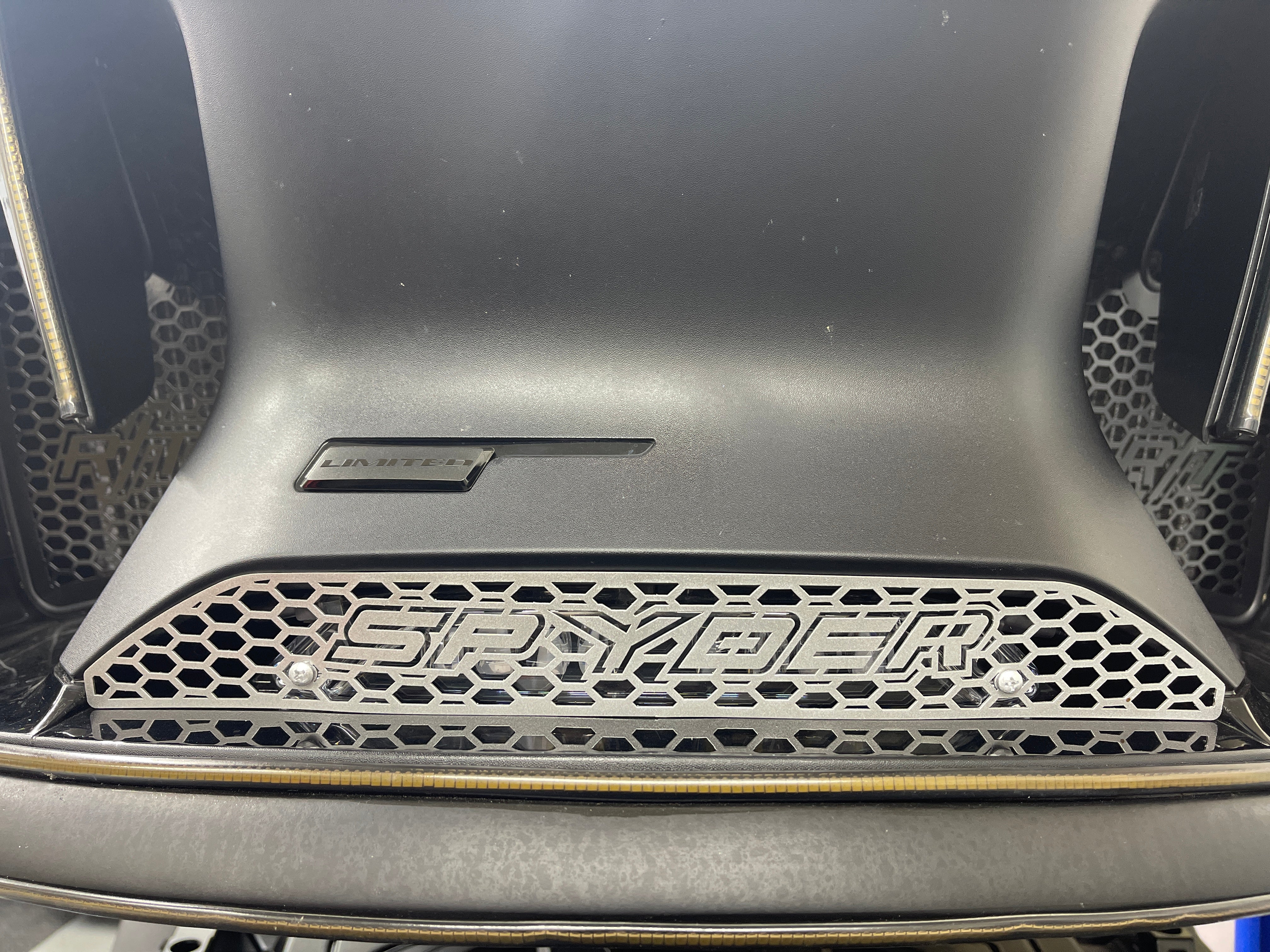 ぐりるページ Can Am Spyder RT 2020+ Lower Center Grill | TricLED